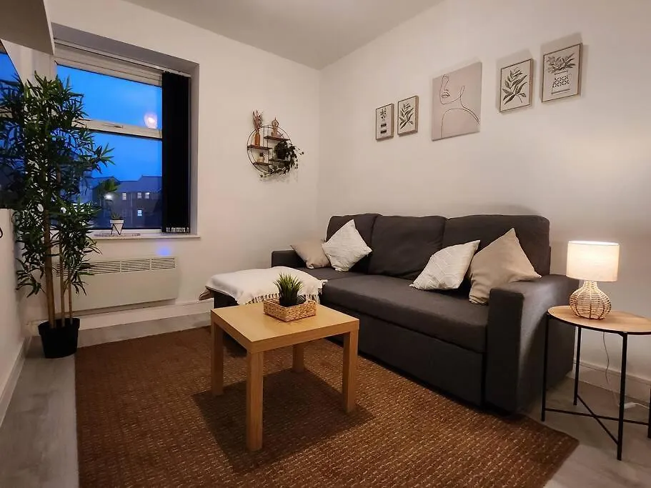 Supervalue Suite 6 - Fast Wifi, Hotel Linen, Keyless Entry, City Only 10 Mins - By Property Promise Cardiff