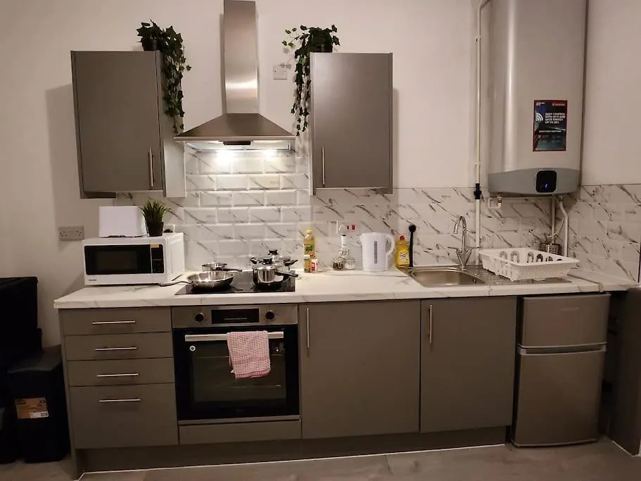 Supervalue Suite 6 - Fast Wifi, Hotel Linen, Keyless Entry, City Only 10 Mins - By Property Promise Cardiff