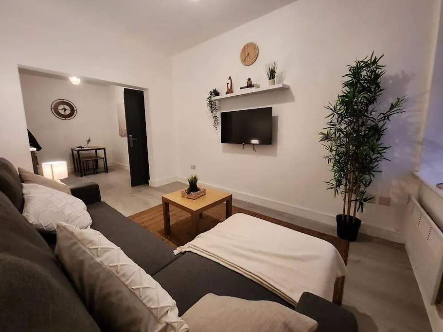 Supervalue Suite 6 - Fast Wifi, Hotel Linen, Keyless Entry, City Only 10 Mins - By Property Promise Cardiff 0*,