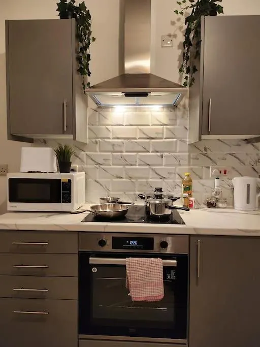 Supervalue Suite 6 - Fast Wifi, Hotel Linen, Keyless Entry, City Only 10 Mins - By Property Promise Cardiff